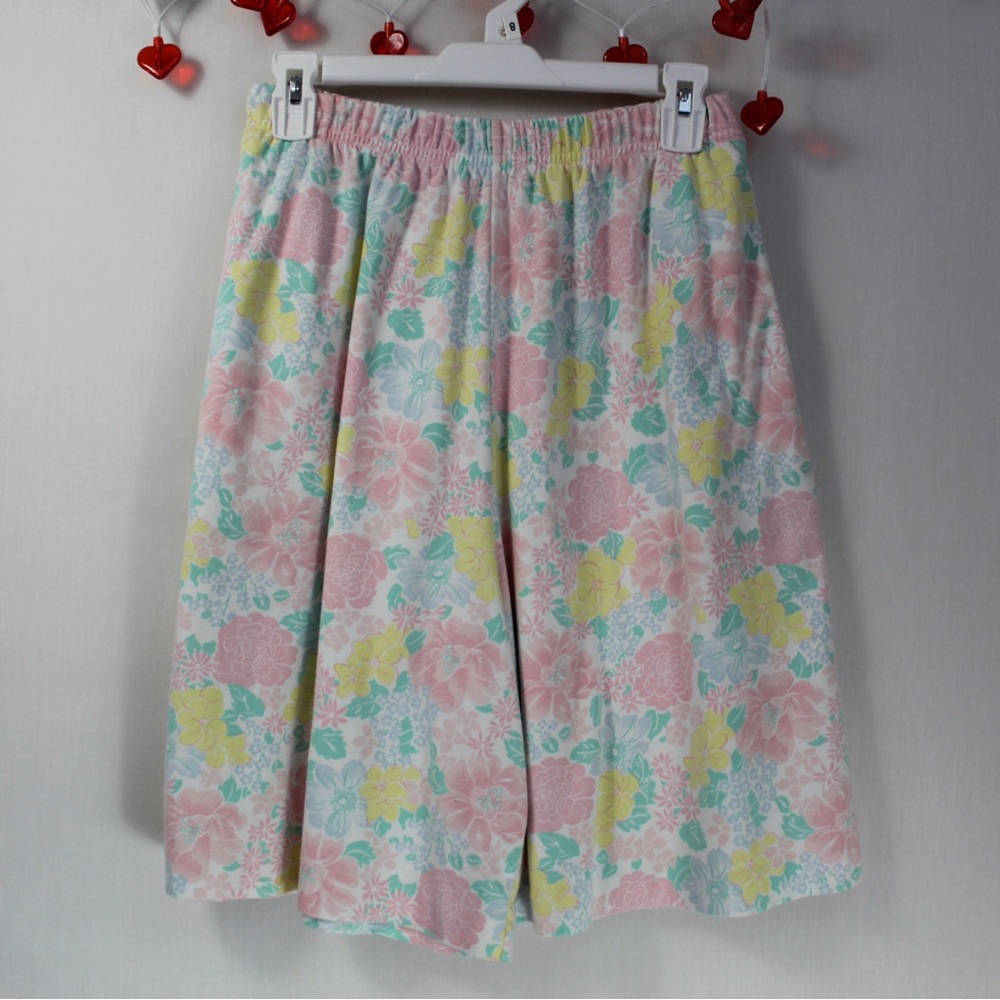 Vintage pastel floral soft elastic waistband shorts women’s petite large-med